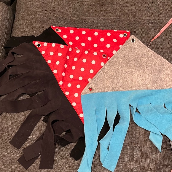 Cage corner hides - Picture 1 of 1